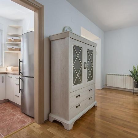 Apartment Melarnian Near The Beach In 우마그 외부 사진