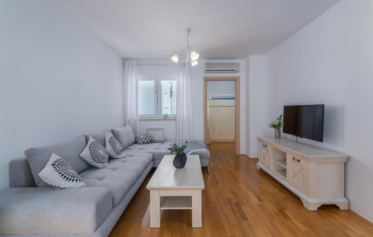 Apartment Melarnian Near The Beach In 우마그 외부 사진